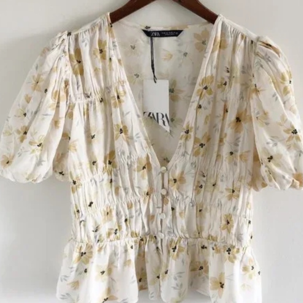 NWT Yellow floral puff sleeve crop top